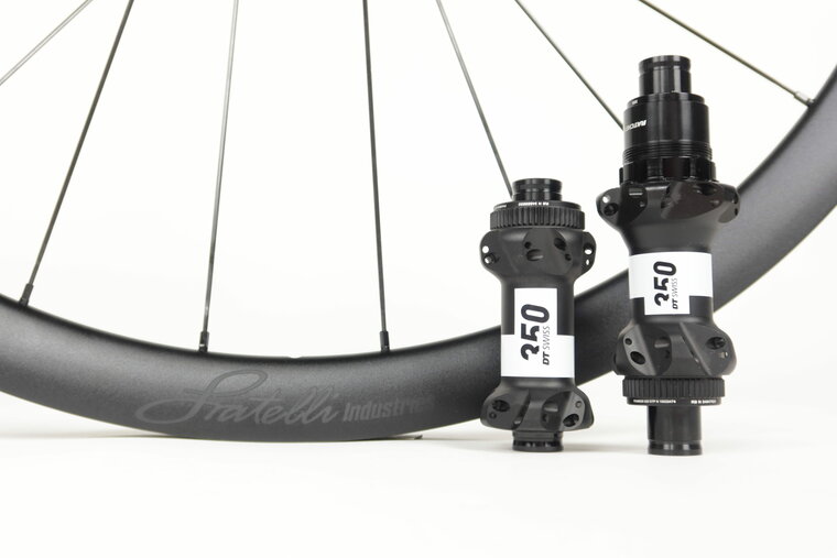 Fratelli custom Road wheels: FX2035D rims - Straightpull - Disc Brake (DB)