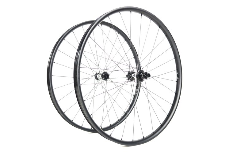 Fratelli custom Gravel wheels: FX26-XC-OC rims - J-bend hubs - Disc Brake (DB)