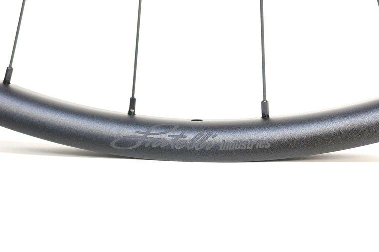 Fratelli custom Gravel wheels: FX26-XC-OC rims - J-bend hubs - Disc Brake (DB)