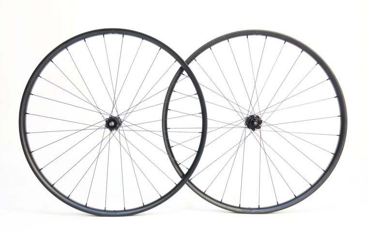 Fratelli custom Gravel wheels: FX26-XC-OC rims - J-bend hubs - Disc Brake (DB)