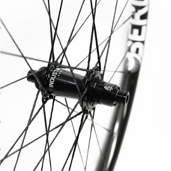 Berd custom MTB wheels: HAWK30 Carbon - Berd spokes - Boost hubs - Disc Brake (DB)